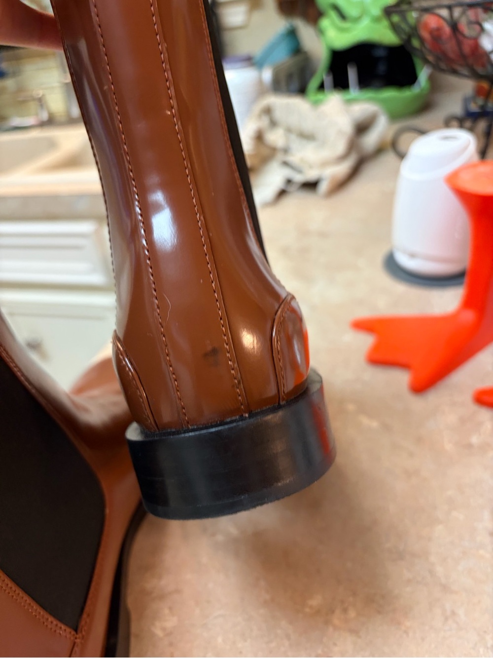 Everlane Chelsea Boot in Rum, size 8 - Picture 11 of 11